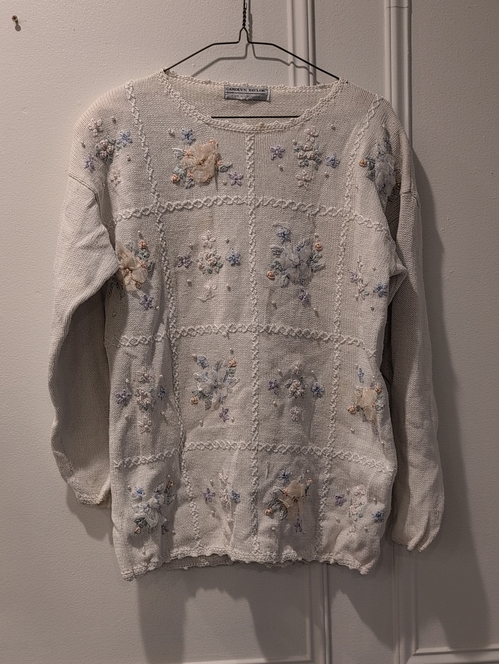 Vintage Carolyn Taylor Cream Crewneck Sweater with Pastel Floral Embroidery